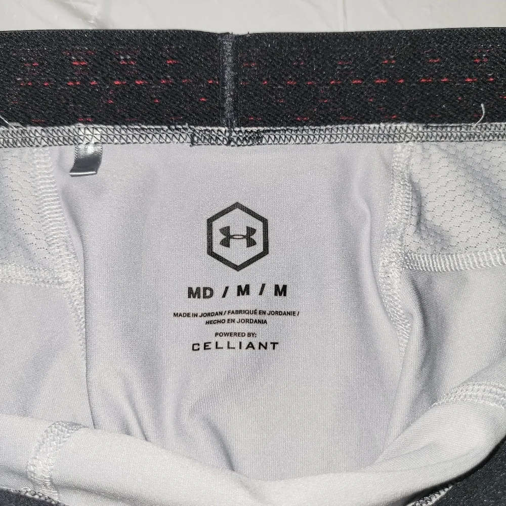 Under Armour Heat Gear 3/4 Leggings Size medium (26) - Picture 4 of 4